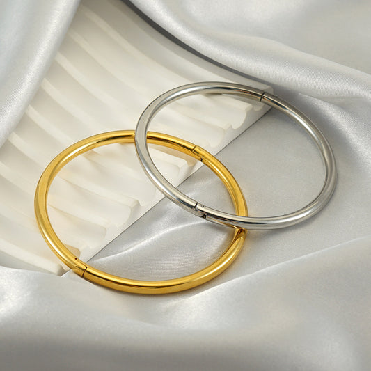 Smooth Plain Bangle in 18k Gold-Plated Stainless Steel