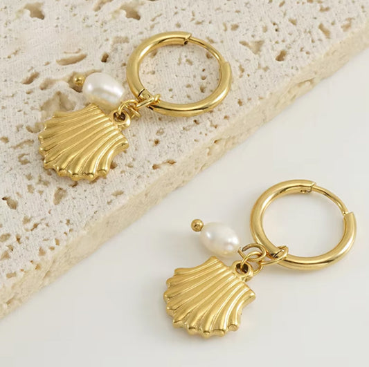 Hoop Earrings with Pearl & Seashell Pendant in 18k Gold-Plated Stainless Steel