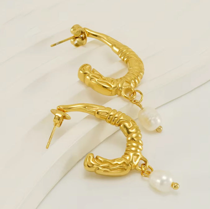 Unique Pearl Stud Earrings in 18k Gold-Plated Stainless Steel