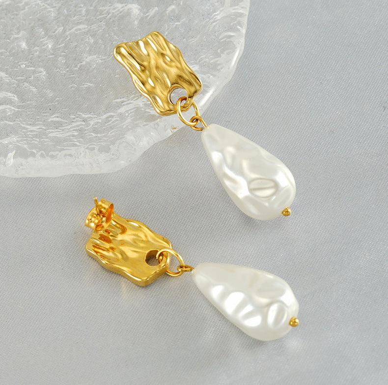 Beautiful Pearl Drop Earrings in 18k Gold-Plated Stainless Steel
