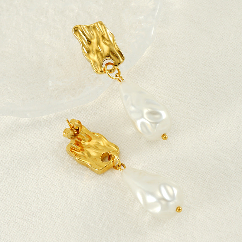 Beautiful Pearl Drop Earrings in 18k Gold-Plated Stainless Steel