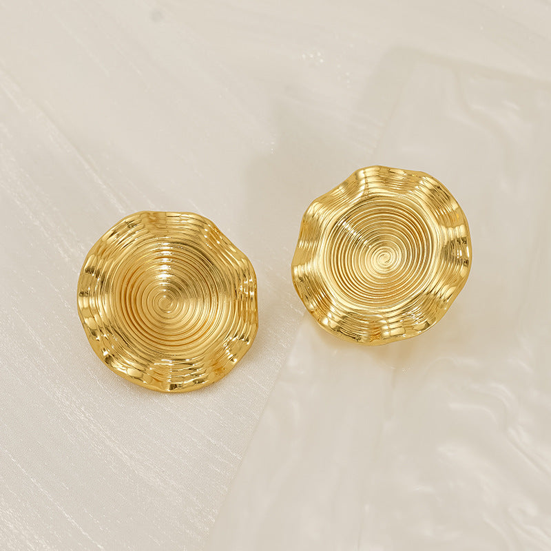 Detailed Round Gold Earrings in 18k Gold-Plated Stainless Steel