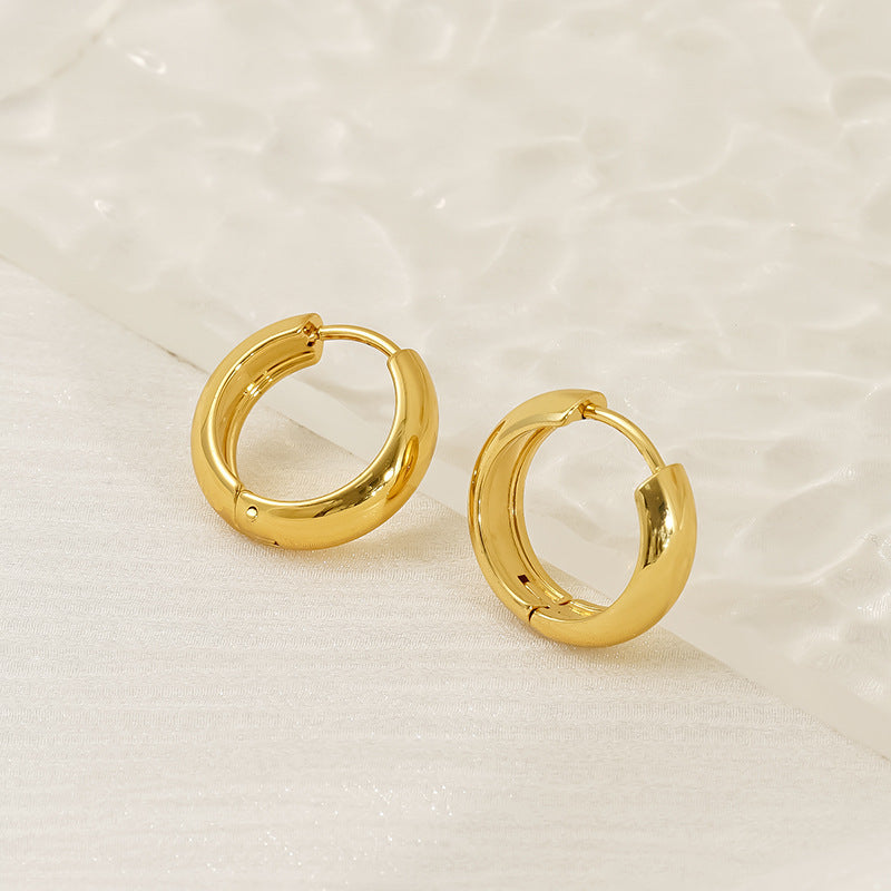 Perfect Hoop Earrings in Different Sizes in 18k Gold-Plated Stainless Steel