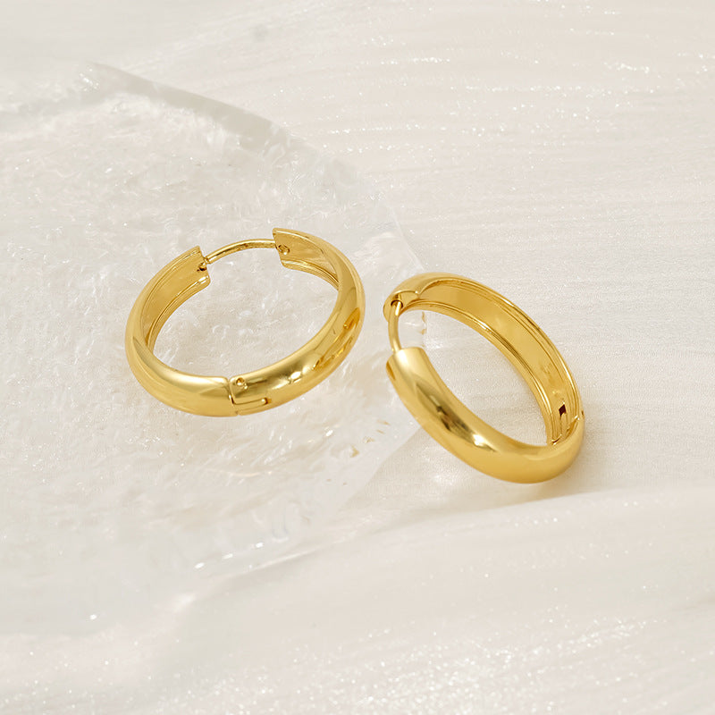 Perfect Hoop Earrings in Different Sizes in 18k Gold-Plated Stainless Steel